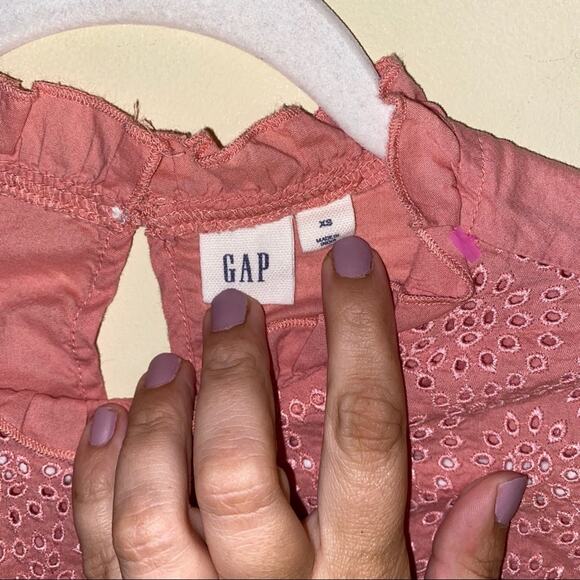 🦬GAP eyelet lace bell sleeve blouse size XS - Picture 5 of 5